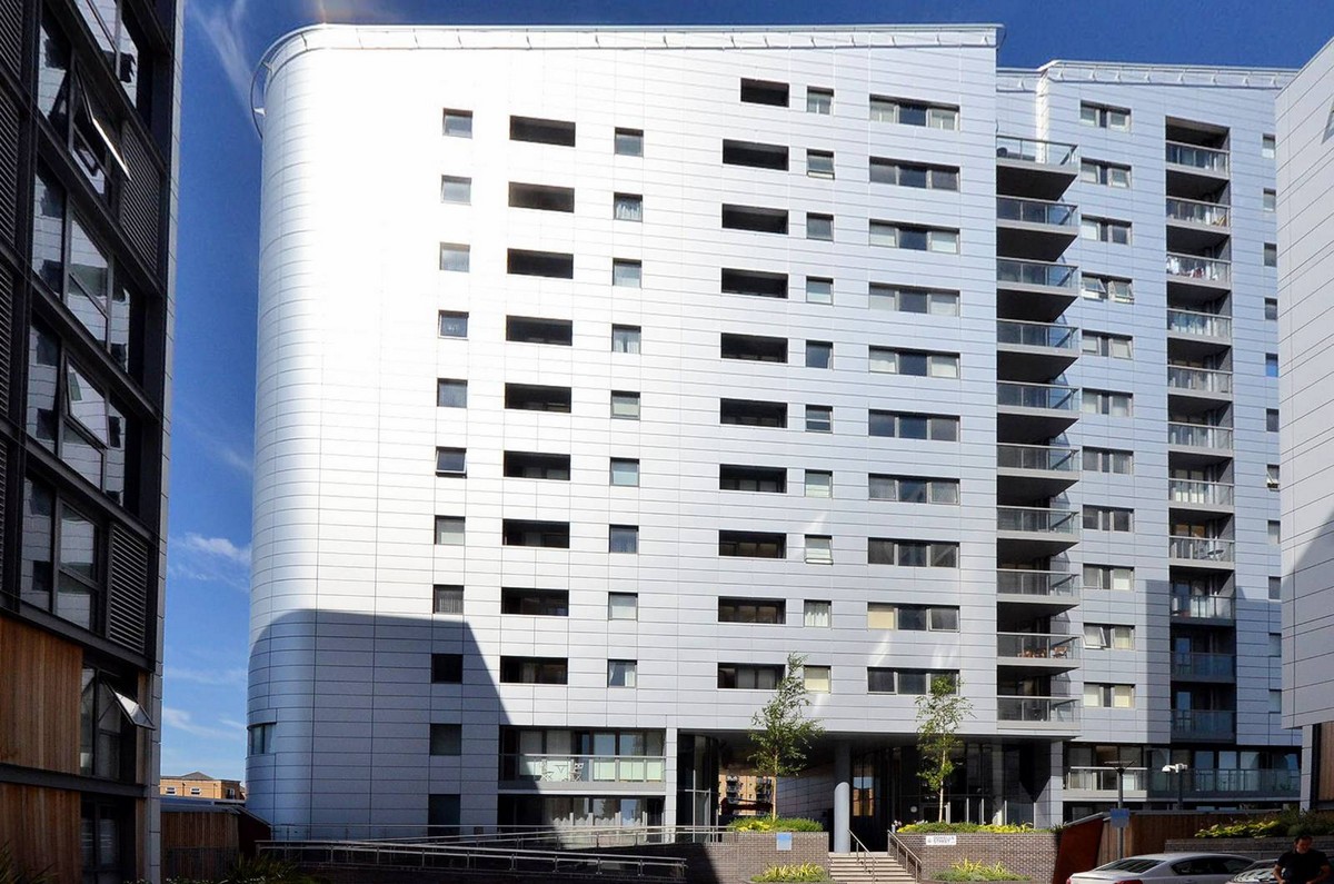 Admiral's Tower Buy or rent a flat in Canary Wharf